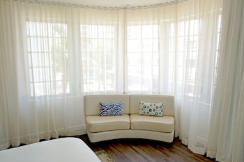 Premier Corner Suite