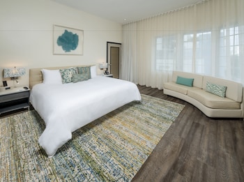 Premier Corner Suite