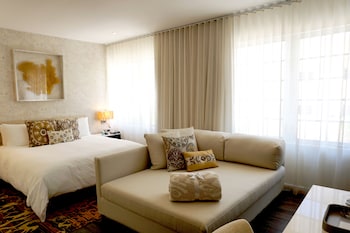 Deluxe Suite ADA