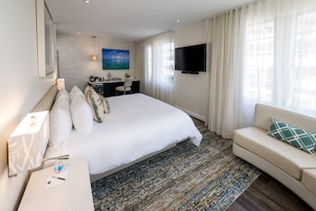Premier Corner Suite