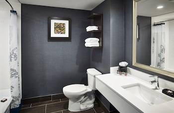 Standard Room, 2 Queen Beds (City View)