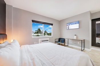 Superior Room, 1 King Bed, Beachfront (Self check-in)