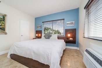 Standard Room, 1 King Bed, Private Bathroom (Self check-in)