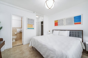 Deluxe Room, 1 King Bed, Private Bathroom (Self check-in)