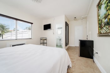 Standard Room, 1 King Bed, Private Bathroom (Self check-in)