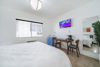 Deluxe Room, 1 King Bed, Private Bathroom (Self check-in)