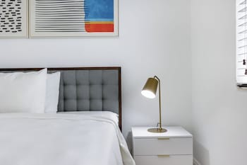 Deluxe Room, 1 King Bed, Private Bathroom (Self check-in)