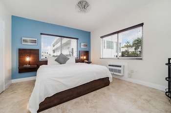 Standard Room, 1 King Bed, Private Bathroom (Self check-in)