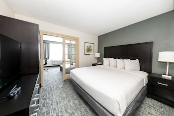 Suite, 1 King Bed, Non Smoking (Living Room)