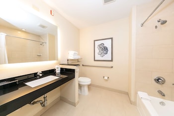 Standard Room, 2 Queen Beds, Accessible, Bathtub