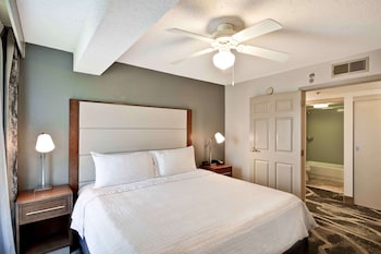 Suite, 1 King Bed with Sofa bed, Accessible (Bathtub)