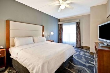 Suite, 1 King Bed with Sofa bed, Accessible (Bathtub)