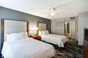 Suite, 2 Bedrooms, Accessible, Bathtub (1 King Bed & 2 Double Beds, Sofabed)