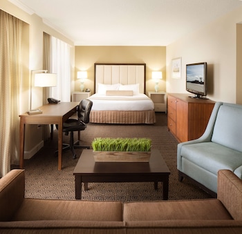 Junior Suite, 1 King Bed (Riverfront)