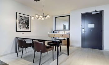 Premium Suite, 1 King Bed with Sofa bed (University View)