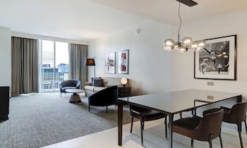 Premium Suite, 1 King Bed with Sofa bed (University View)