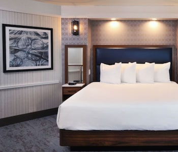 Junior Suite, 1 King Bed, City View, Non Smoking
