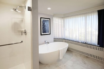 Junior Suite, 1 King Bed, City View, Non Smoking