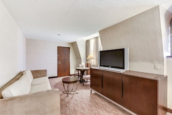 Dennis Tower Studio Suite, 1 King Bed, Non-Smoking
