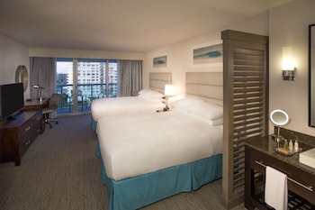 Room, 2 Queen Beds (Treat Yourself Amenities)