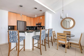 1 BEDROOM OCEAN VIEW KING SUITE PLUS