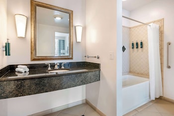 1 BEDROOM OCEAN VIEW KING SUITE PLUS
