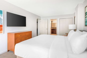 1 BEDROOM KING SUITE WITH BALCONY