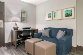 Suite, 2 Queen Beds, Non Smoking