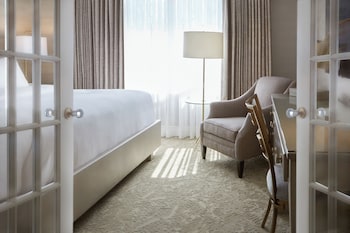 Classic Suite, 1 King Bed with Sofa bed, Lakeside
