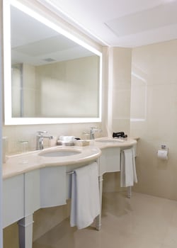 Standard Room, 1 King Bed, Lakeside