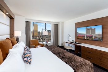 Premier Room, 1 King Bed, City View