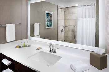 2 Queen Beds, Hearing Accessible