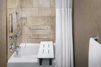 1 King Bed, Mobility Accessible Tub