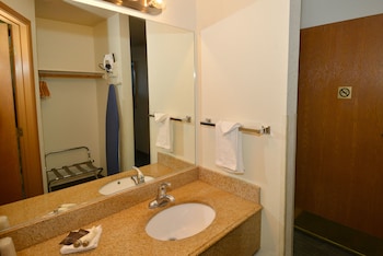 Deluxe Room, 2 Queen Beds (Smoking)