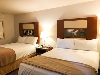 Deluxe Room, 2 Queen Beds (Smoking)