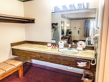 Room, 2 Queen Beds, Accessible, Non Smoking
