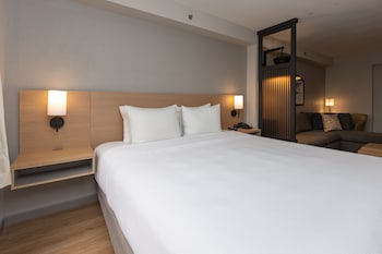 Standard Room, 1 King Bed