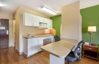 Studio, 1 Queen Bed, Non Smoking