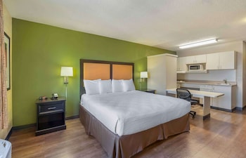 Studio, 1 King Bed, Non Smoking