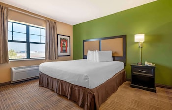 Studio, 1 King Bed, Non Smoking