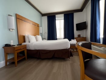 Standard Room, 1 King Bed, Accessible