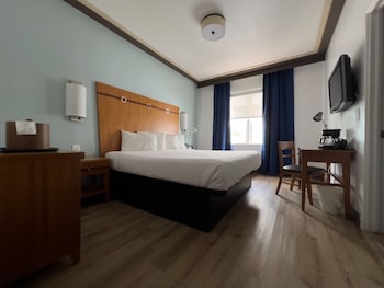 Standard Room, 1 King Bed