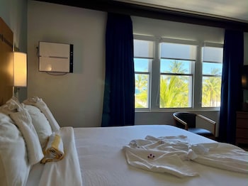 Superior Room, 1 King Bed, Ocean View