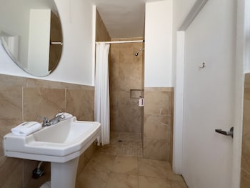 Standard Room, 1 King Bed, Accessible