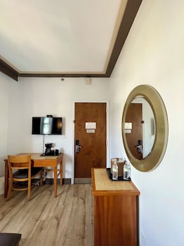 Standard Room, 1 Full Bed, Partial Ocean View