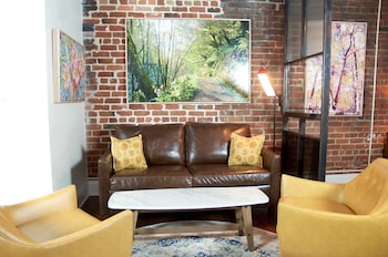 Suite, 1 King Bed with Sofa bed (Artist Loft Suite)