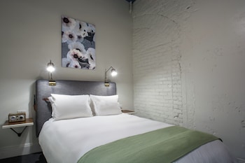 Standard Room, 1 Queen Bed (Interior Queen)