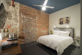 Standard Room, 1 Queen Bed (Interior Queen)
