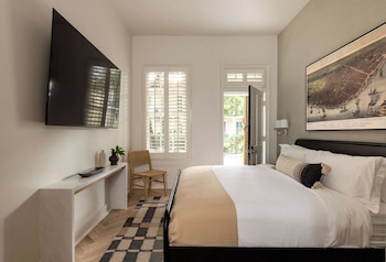 Premium Room, 1 King Bed