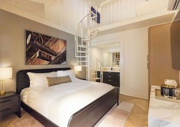 Deluxe Room, 1 King Bed with Sofa bed